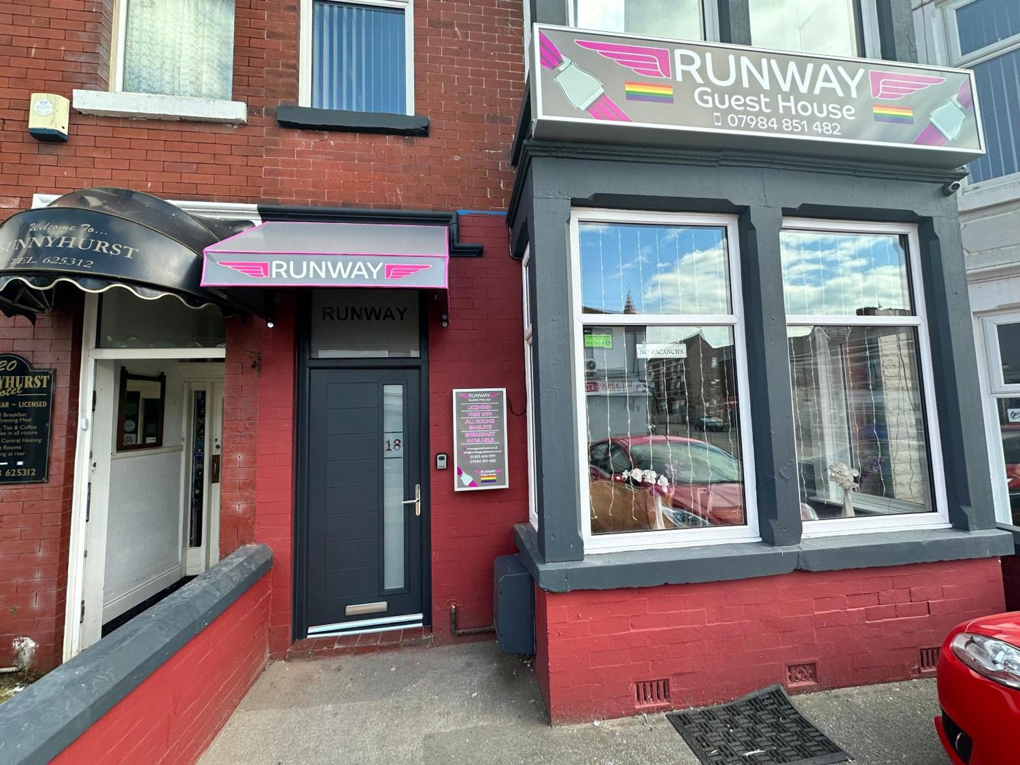 B&B Runway Blackpool - Minutes From Winter Gardens - Dog Friendly - Exceptionally Quiet - Very Close H&A Social Club (Adults Only) Exterior photo